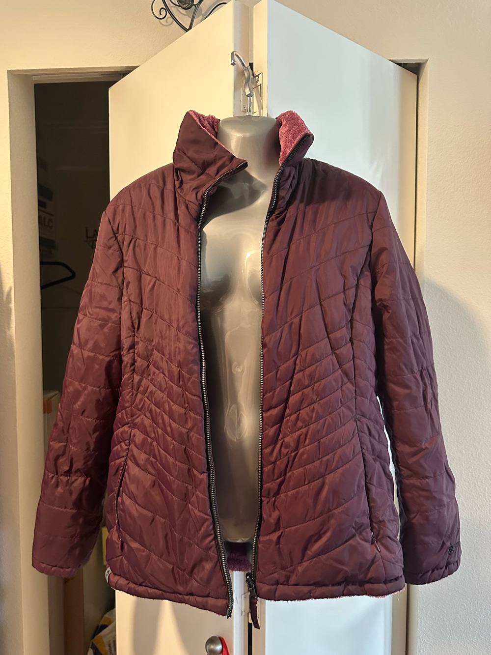 Women's Reversible Medium Quilted Puffer Jacket - Burgundy